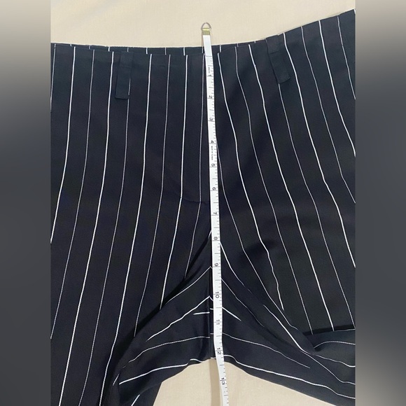 Anne Klein pinstripe crop pant. EUC - Picture 9 of 12